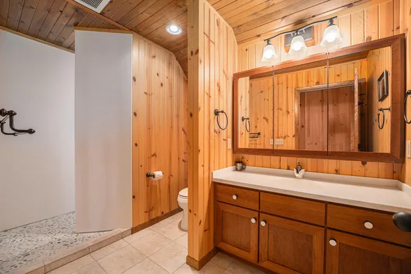$775,000 | 27901 Shorewood Drive, Covert, MI 49043