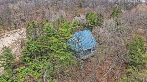 $775,000 | 27901 Shorewood Drive, Covert, MI 49043