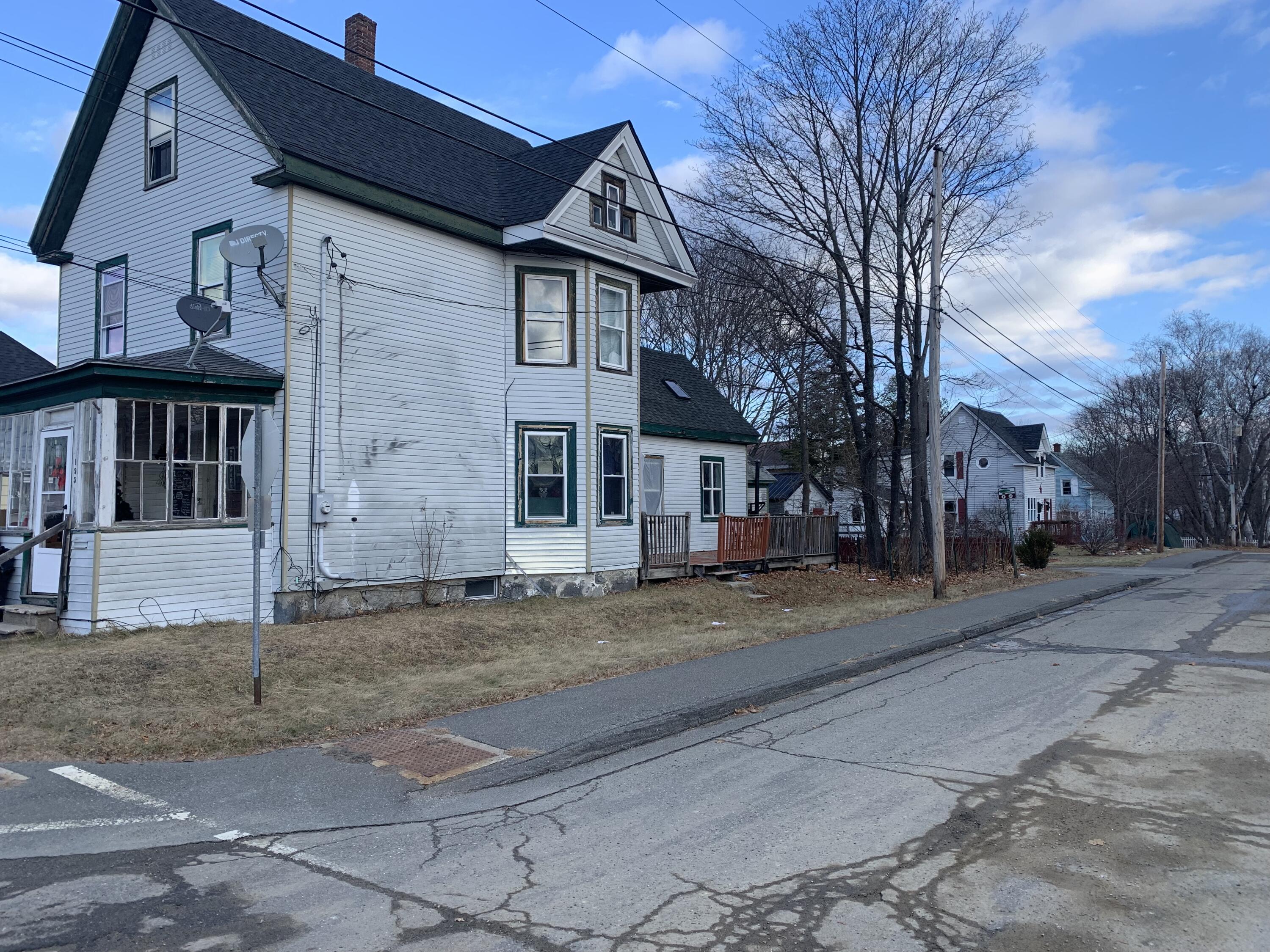 195 Congress Street Millinocket, ME 04462 - Photo 4 of 43 485FDBDD-601C-4828-B546-E04425C8CE75