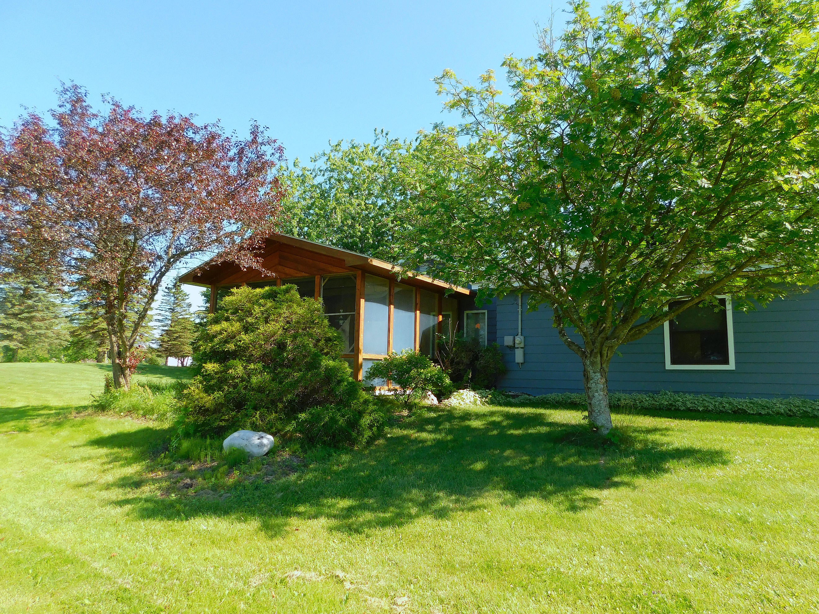 10642 Moonlight Bay Road Cheboygan, MI 49721 - Photo 6 of 17 Gallery Image 6