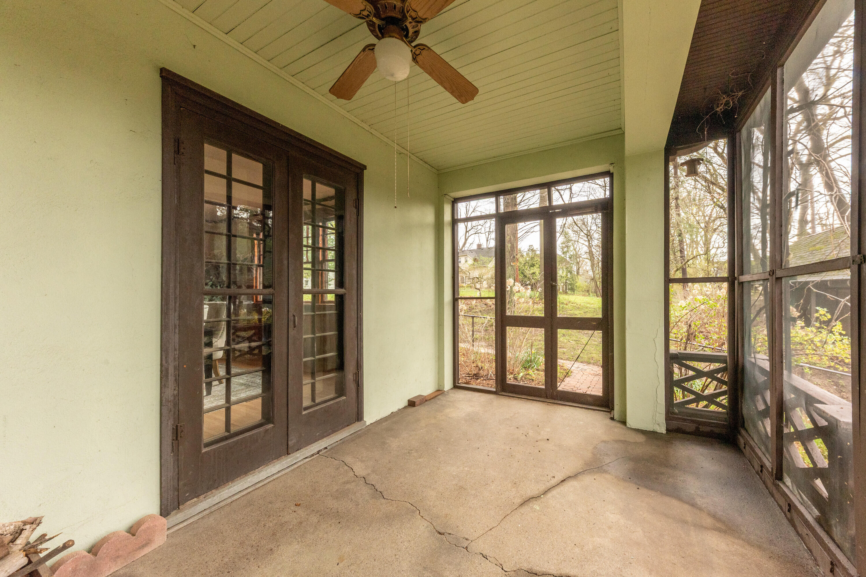 1930 Cambridge Road Ann Arbor, MI 48104 - Photo 11 of 59 Screened Porch