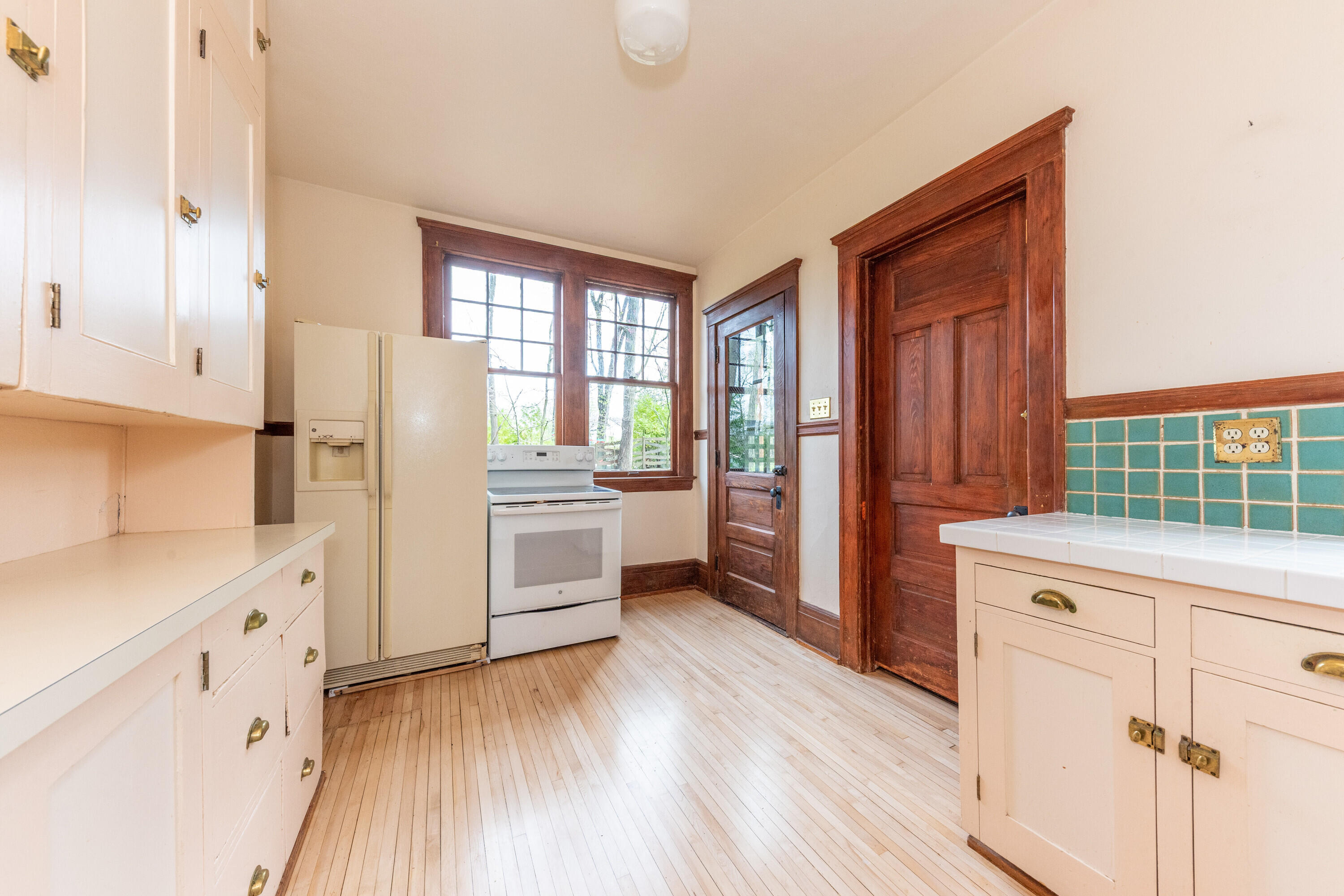 1930 Cambridge Road Ann Arbor, MI 48104 - Photo 14 of 59 Kitchen