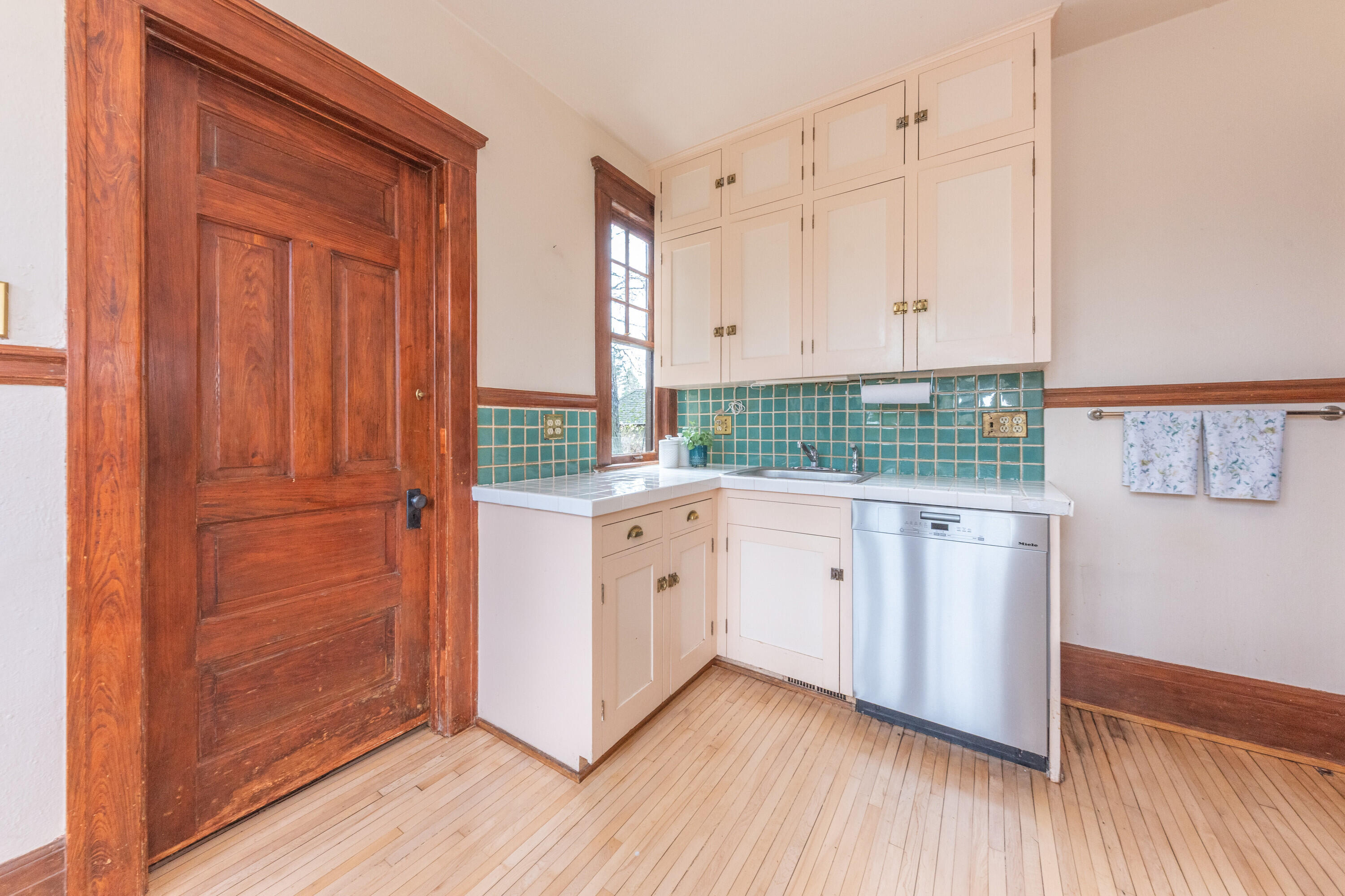 1930 Cambridge Road Ann Arbor, MI 48104 - Photo 15 of 59 Kitchen