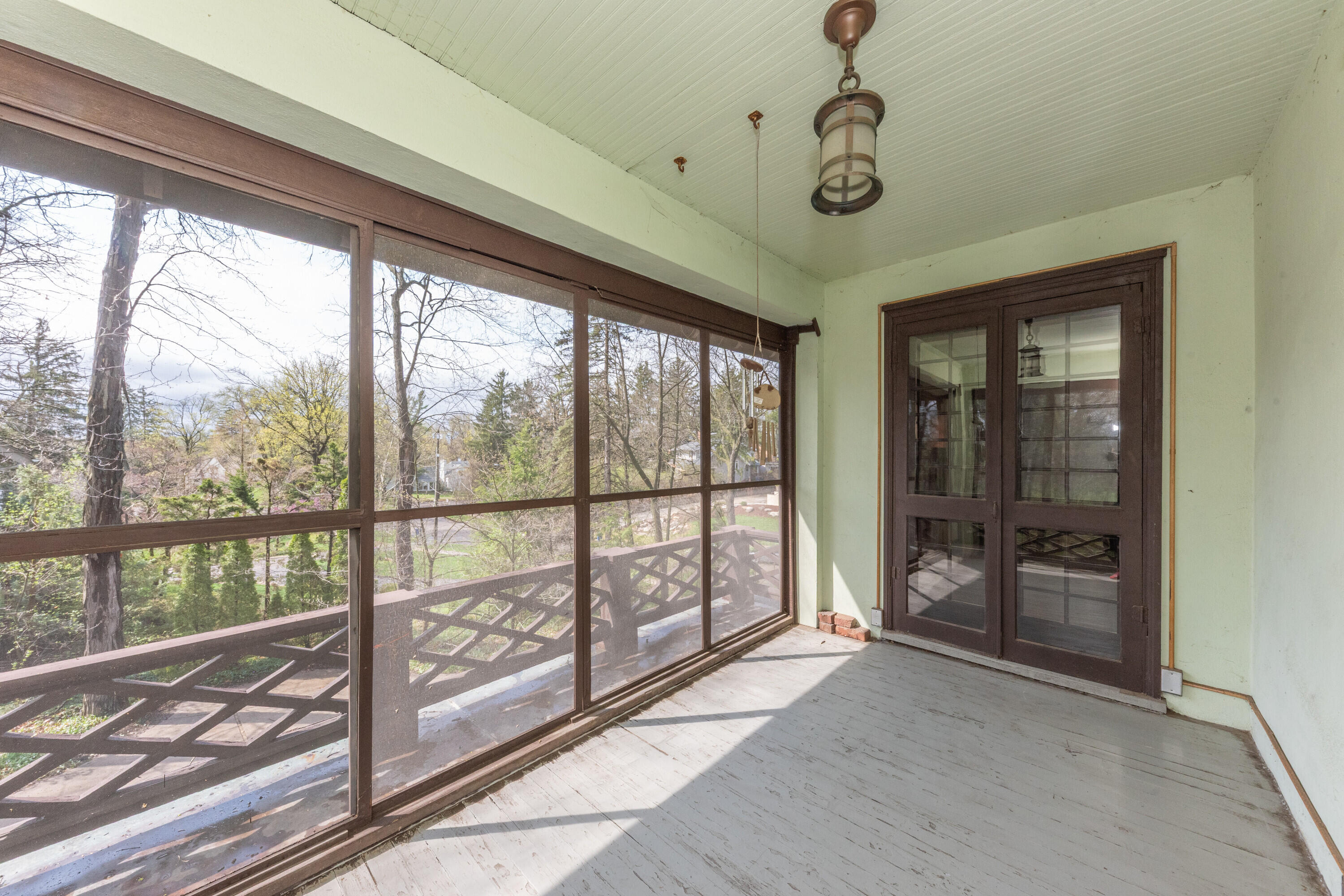 1930 Cambridge Road Ann Arbor, MI 48104 - Photo 24 of 59 2nd floor Screened Porch