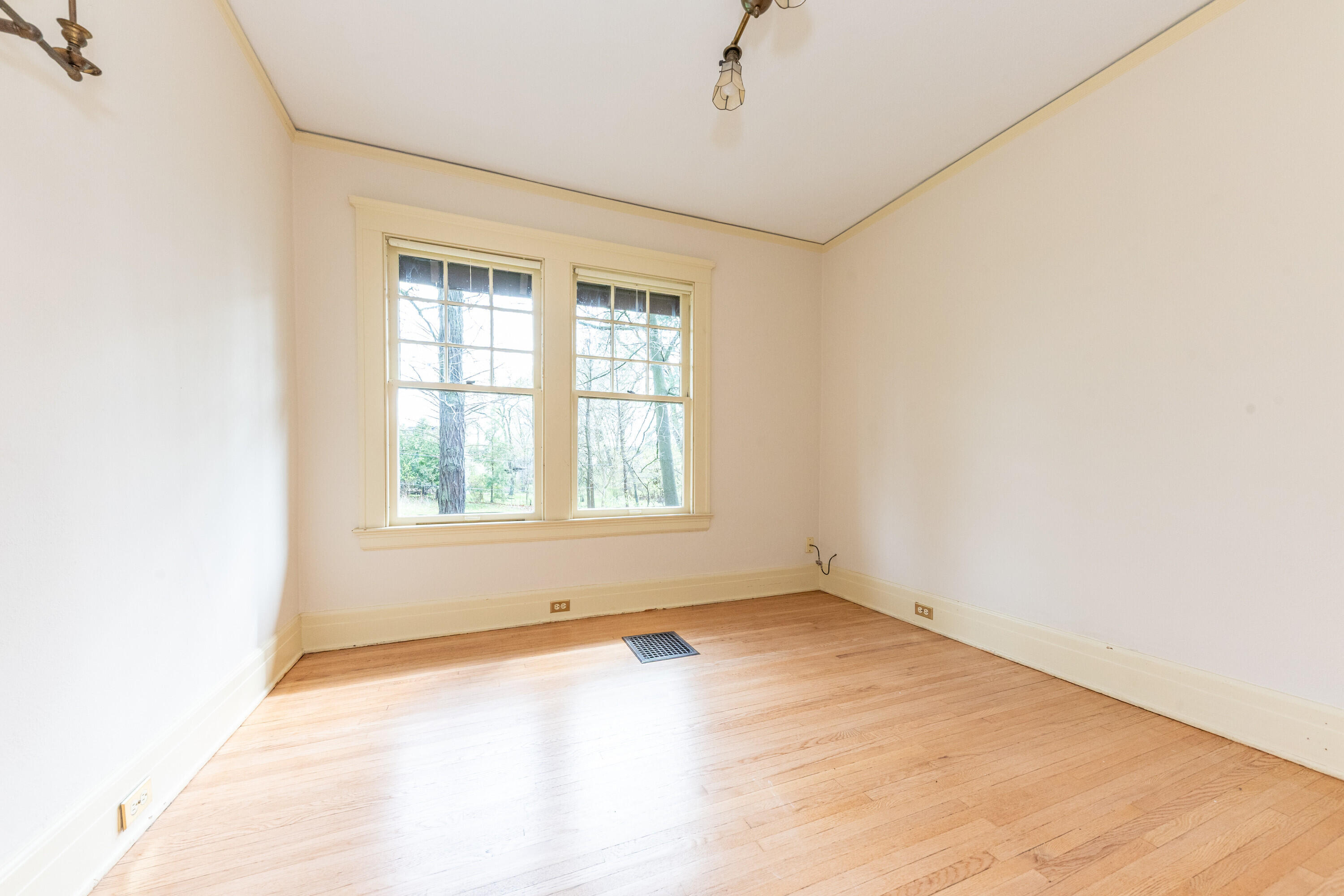 1930 Cambridge Road Ann Arbor, MI 48104 - Photo 29 of 59 Bedroom 4