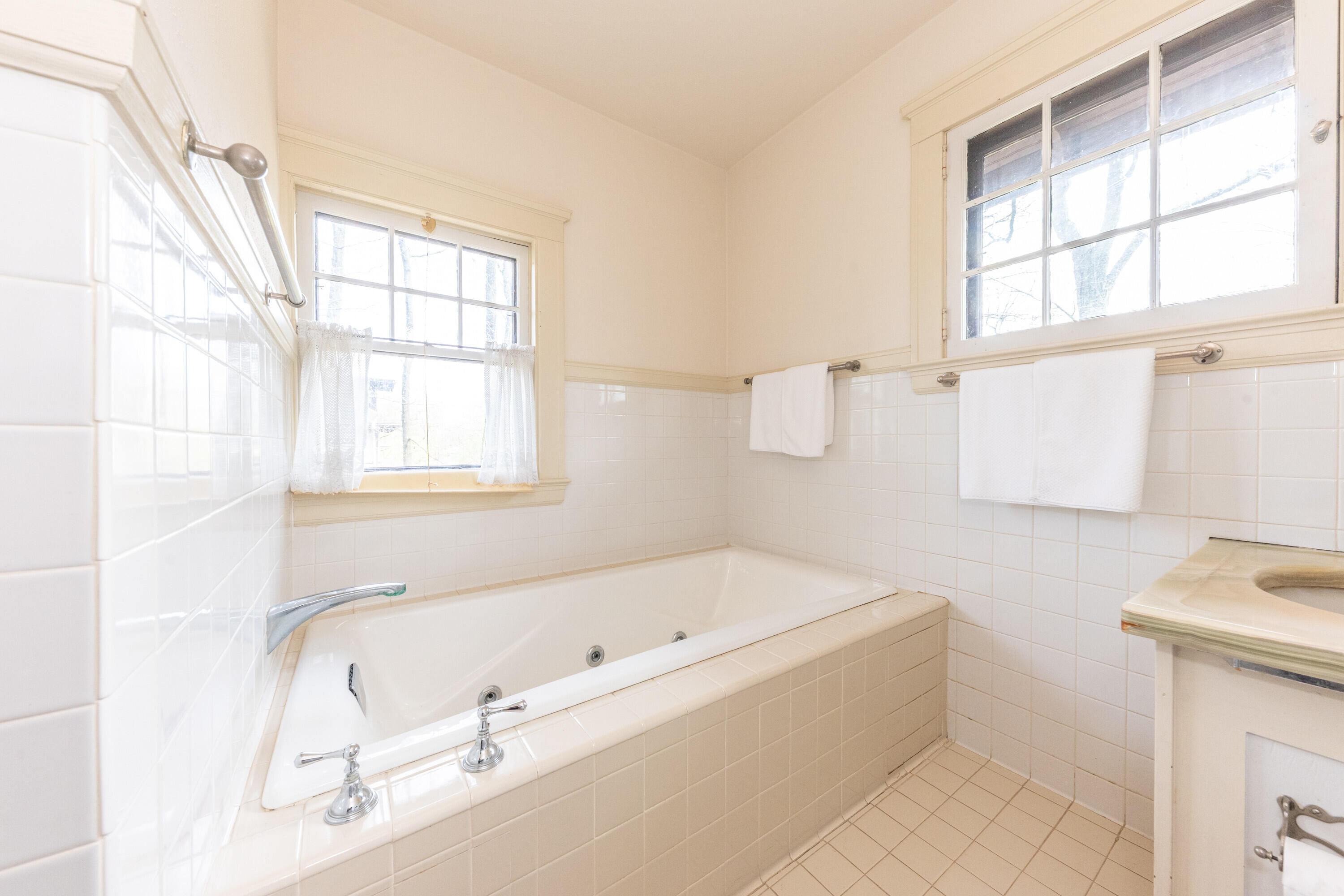 1930 Cambridge Road Ann Arbor, MI 48104 - Photo 30 of 59 Bath 1