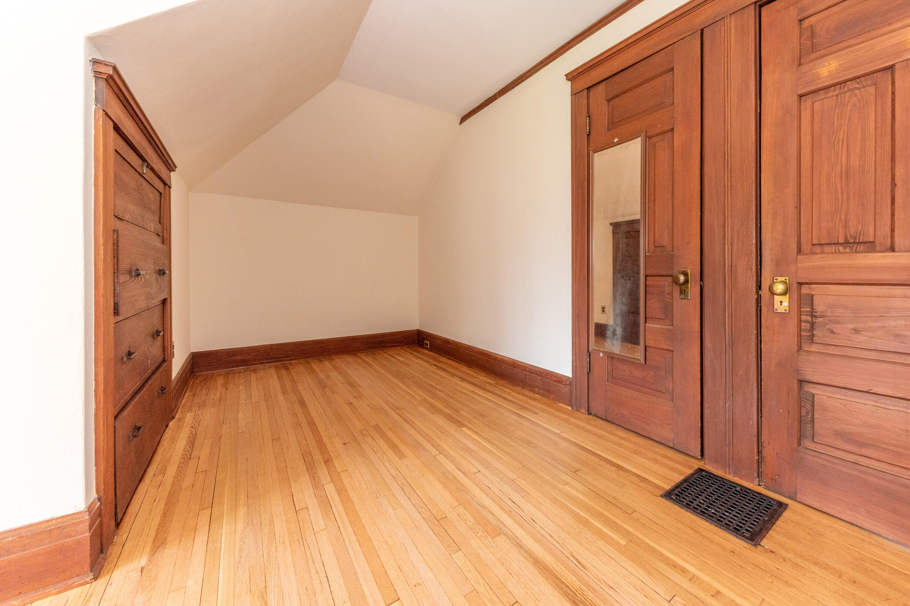 1930 Cambridge Road Ann Arbor, MI 48104 - Photo 38 of 59 Bedroom 6