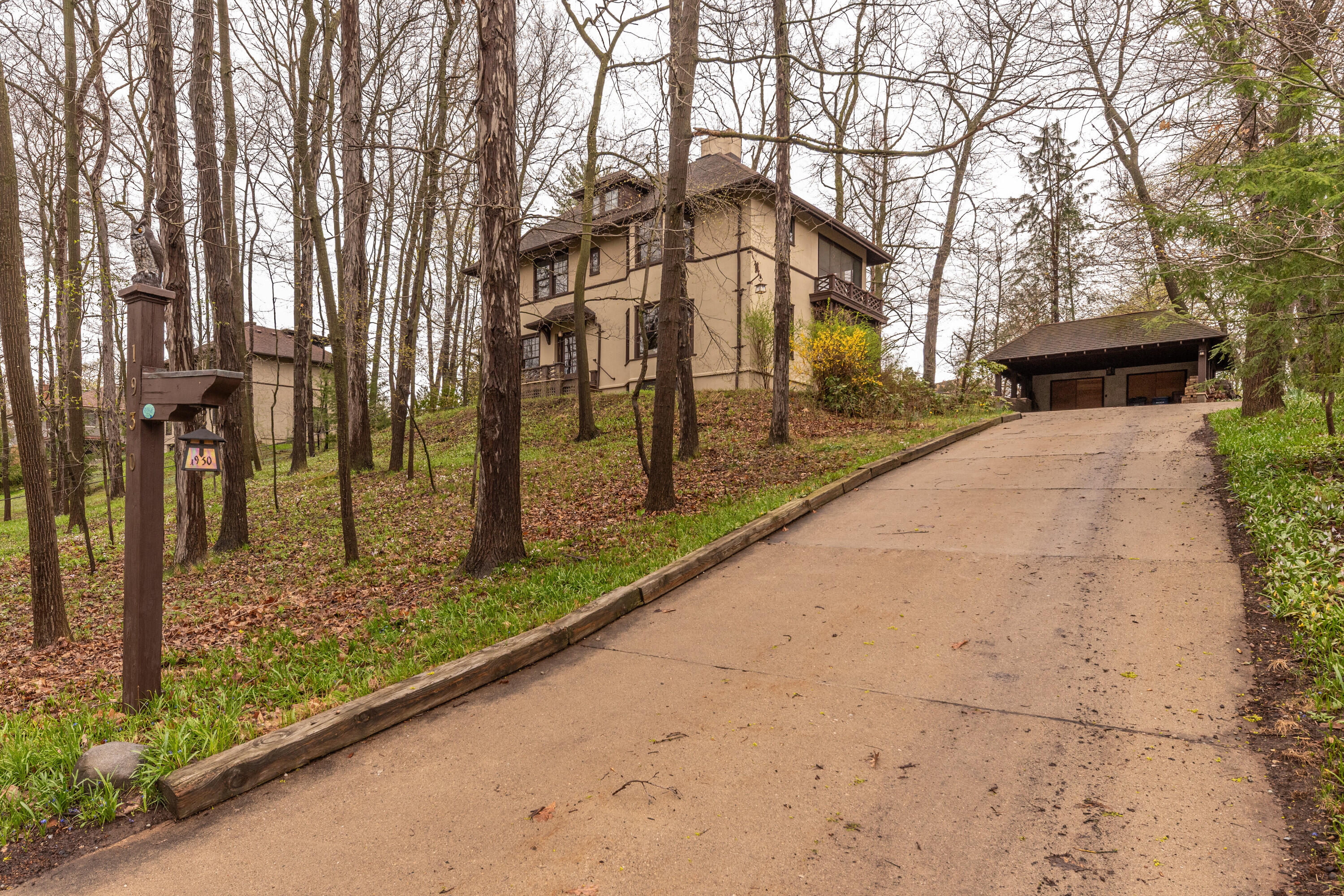 1930 Cambridge Road Ann Arbor, MI 48104 - Photo 45 of 59 Driveway
