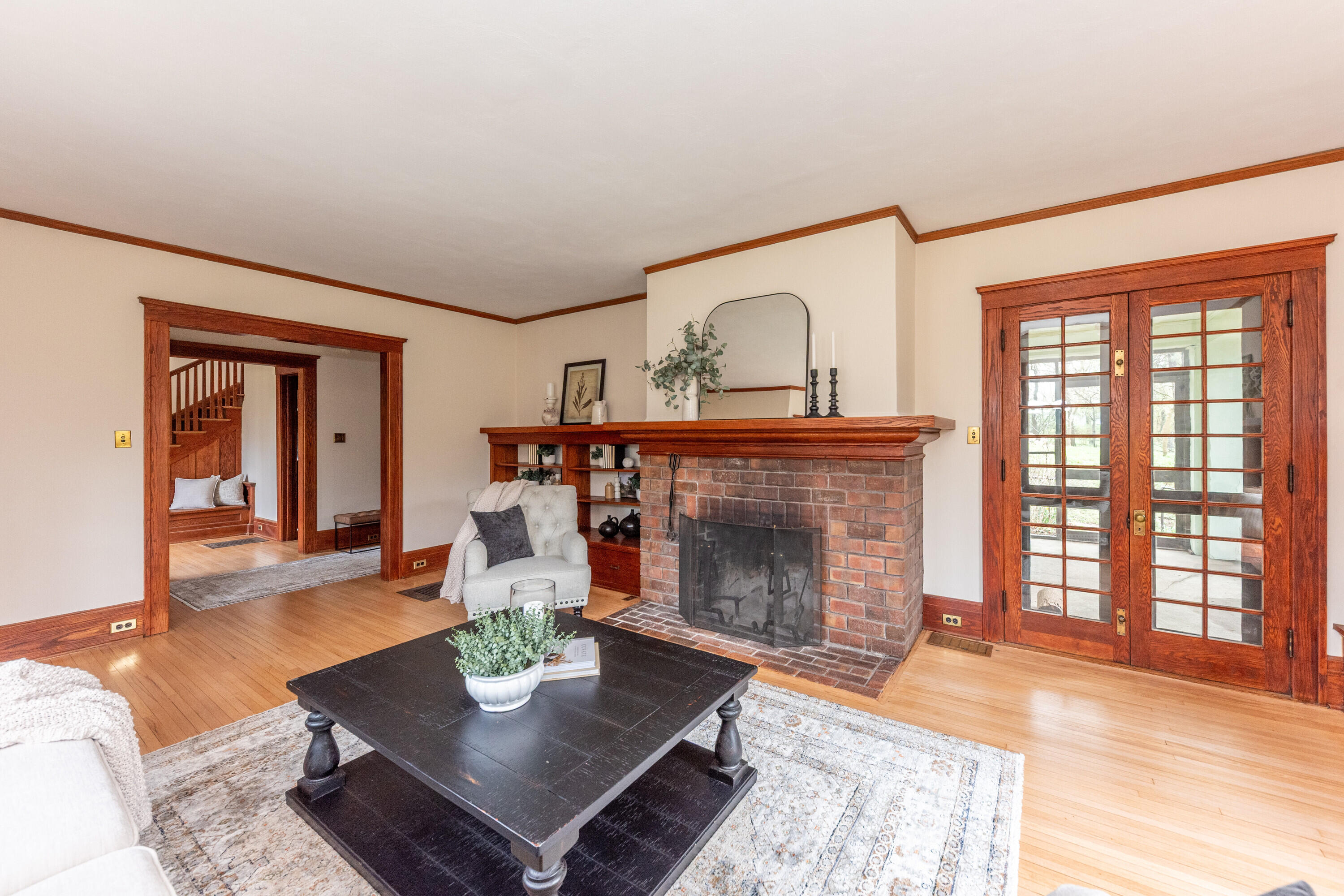 1930 Cambridge Road Ann Arbor, MI 48104 - Photo 6 of 59 Living Room