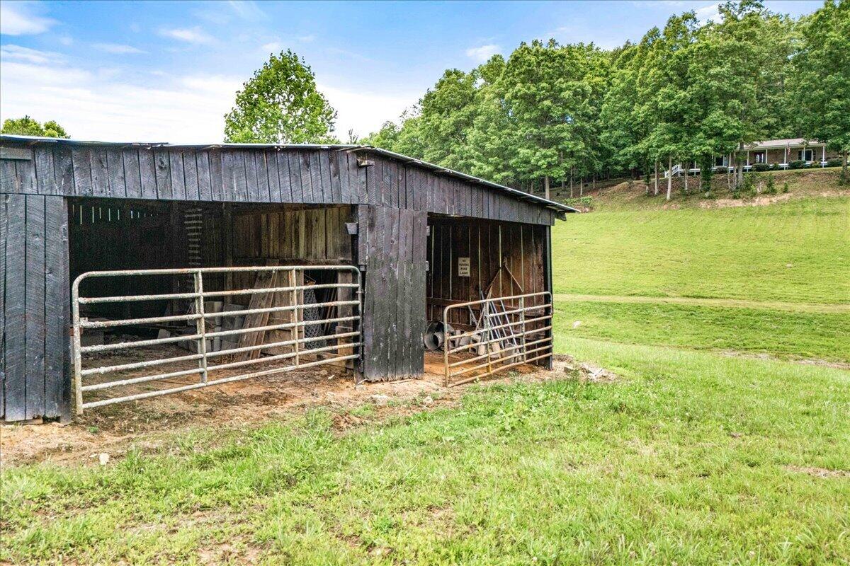 272 Locust Grove Cemetery Road London, KY 40744 - Photo 39 of 53 59-Barn