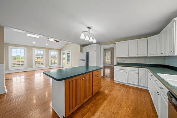 $687,500 | 16645 Lasher Road, Hinckley, IL 60520