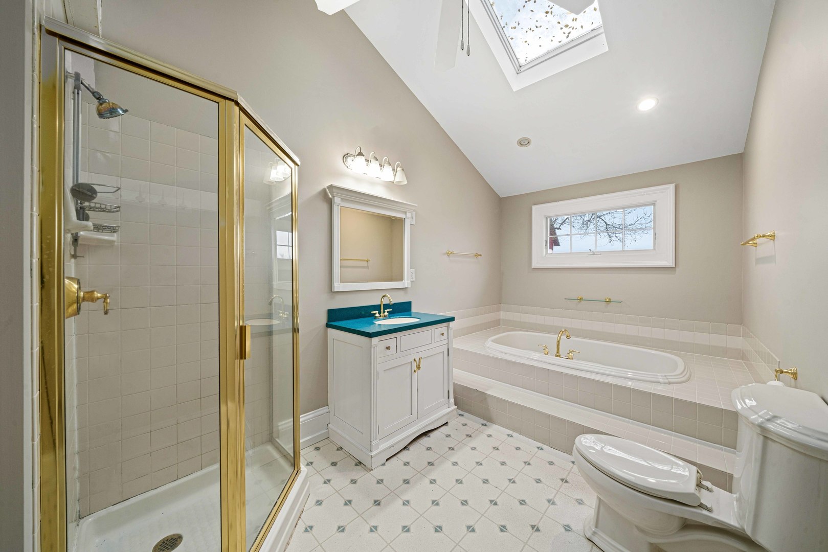 16645 Lasher Road Hinckley, IL 60520 - Photo 20 of 80 a bathroom with a bathtub sink and toilet