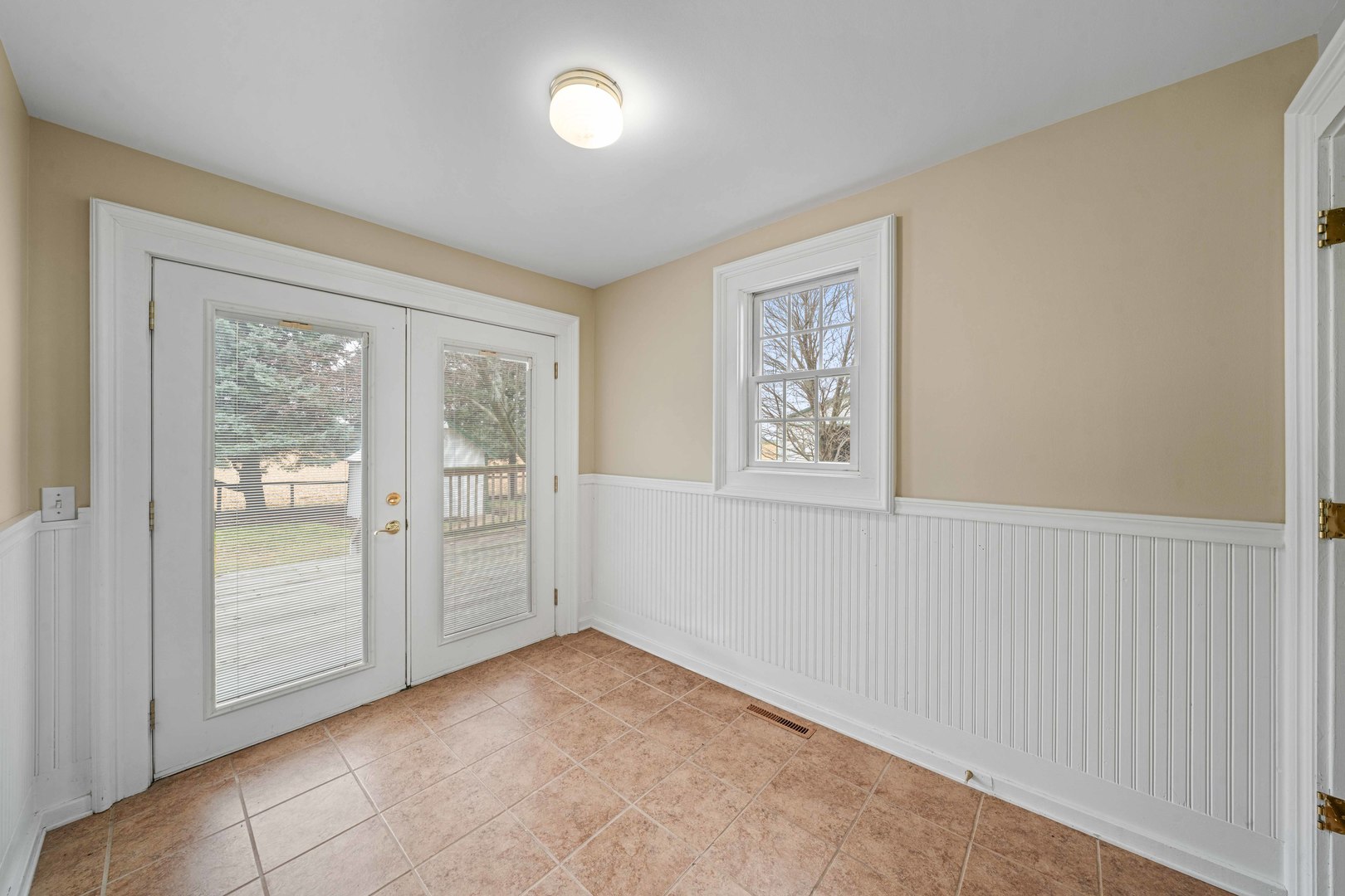 16645 Lasher Road Hinckley, IL 60520 - Photo 21 of 80 an empty room with windows