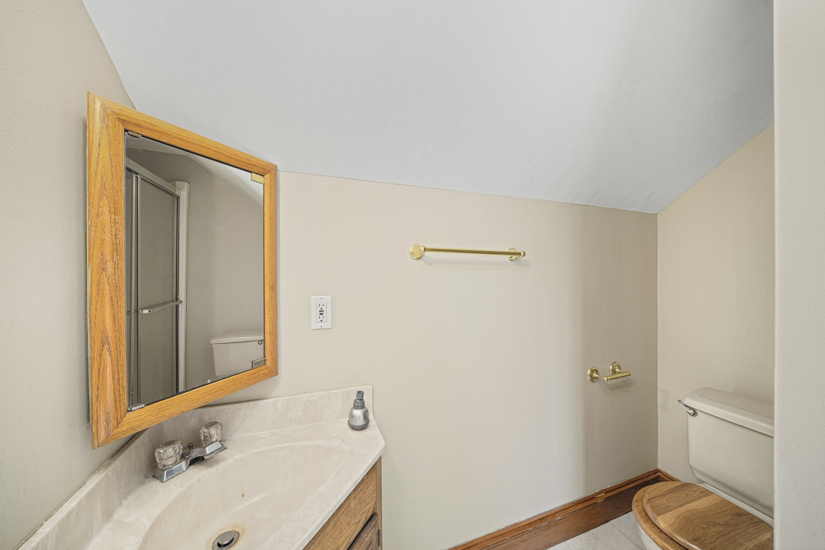 16645 Lasher Road Hinckley, IL 60520 - Photo 27 of 80 a bathroom with a sink and a tub