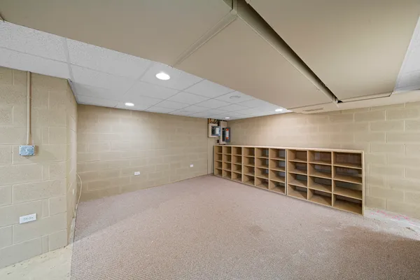 $687,500 | 16645 Lasher Road, Hinckley, IL 60520