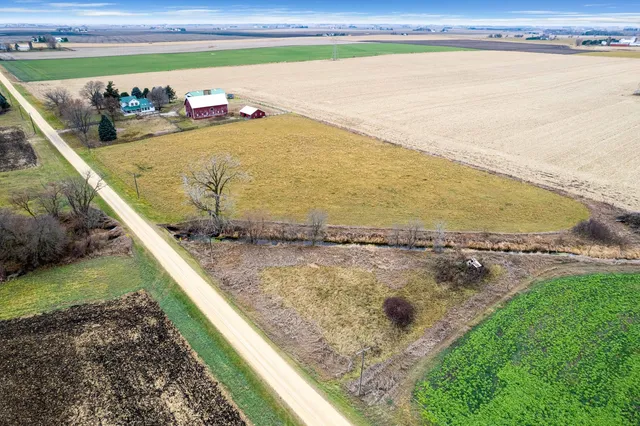$700,000 | 16645 Lasher Road, Hinckley, IL 60520