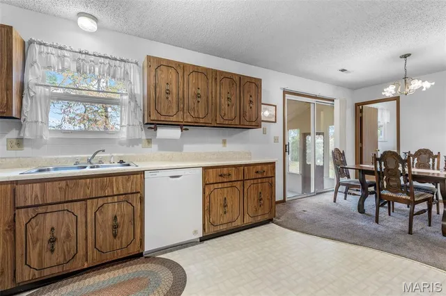 $224,400 | 2920 Highway 221, Doe Run, MO 63637