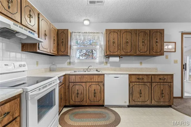 $224,400 | 2920 Highway 221, Doe Run, MO 63637