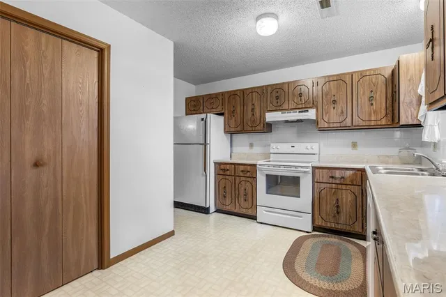 $224,400 | 2920 Highway 221, Doe Run, MO 63637