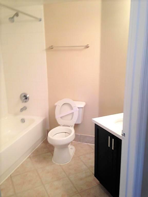 4175 Haverhill Road, Unit 920 West Palm Beach, FL 33417 - Photo 3 of 11 4175bath
