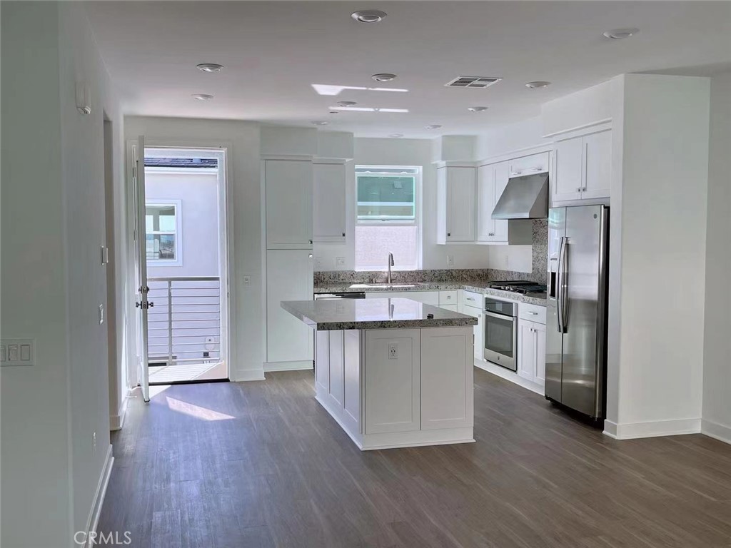 455 Palermo Lake Forest, CA 92630 - Photo 5 of 14