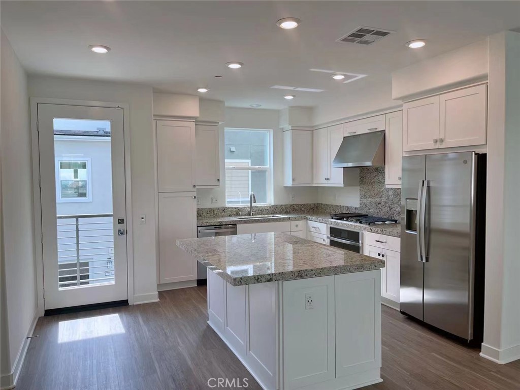 455 Palermo Lake Forest, CA 92630 - Photo 6 of 14