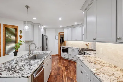 $1,695,000 | 2960 Highland Court, Mound, MN 55364