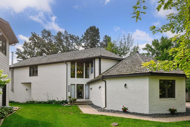 $1,600,000 | 2960 Highland Court, Mound, MN 55364