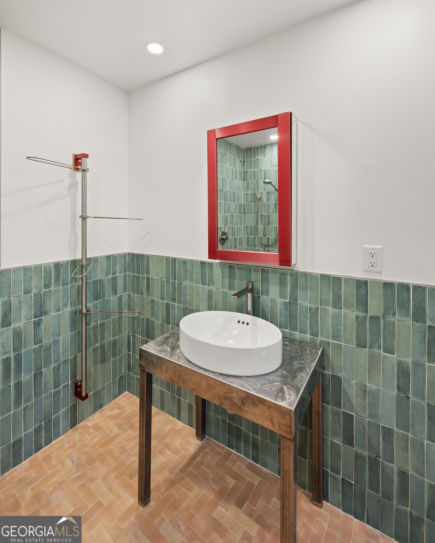 585 White Circle, Unit 509 Athens, GA 30605 - Photo 23 of 42 a bathroom with a sink and a mirror