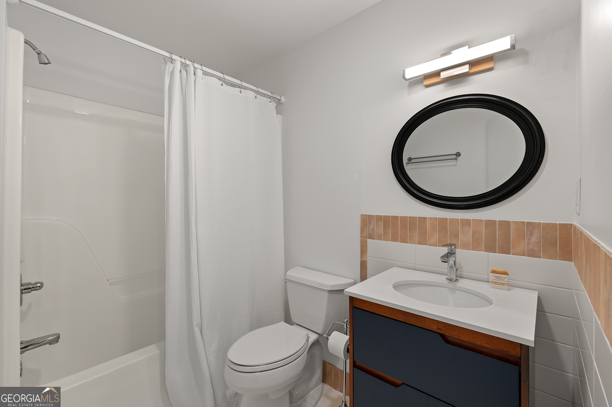 585 White Circle, Unit 509 Athens, GA 30605 - Photo 28 of 42 a bathroom with a sink a toilet and a mirror