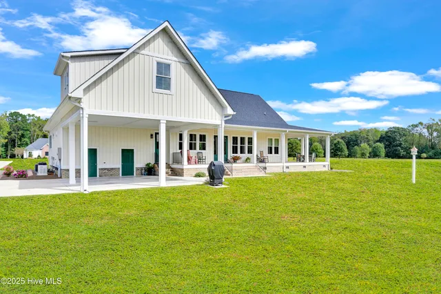 $849,000 | 260 Southwind Drive, Washington, NC 27889