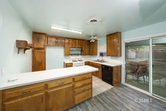325 Mari Court Ridgecrest, CA 93555 - Photo 2 of 32