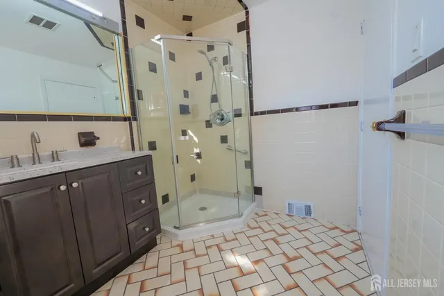 $565,000 | 1308 Merrywood Drive, Edison, NJ 08817