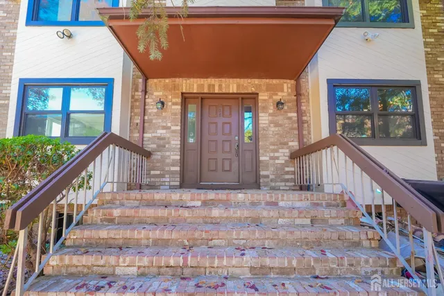 $565,000 | 1308 Merrywood Drive, Edison, NJ 08817