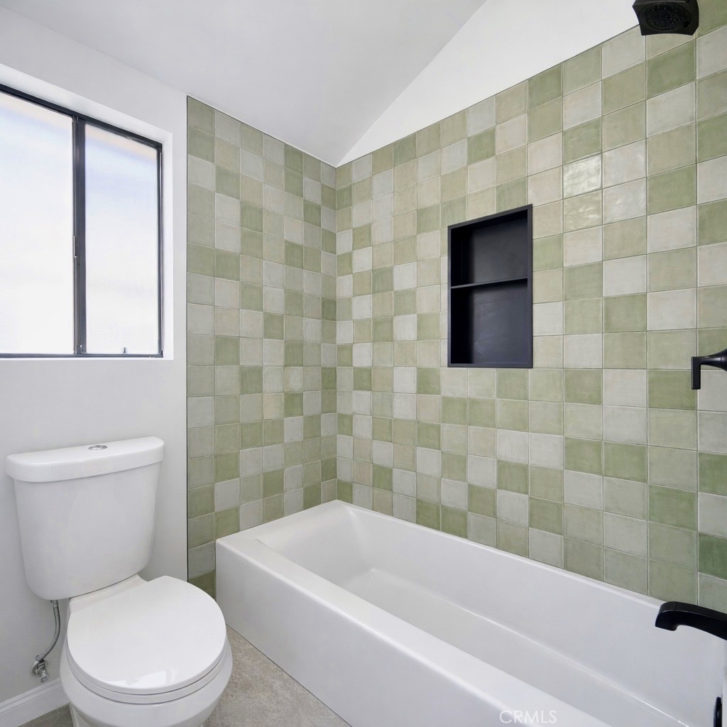 1108 18th Street, Unit 7 Santa Monica, CA 90403 - Photo 20 of 26 a bathroom with a toilet a sink and bathtub