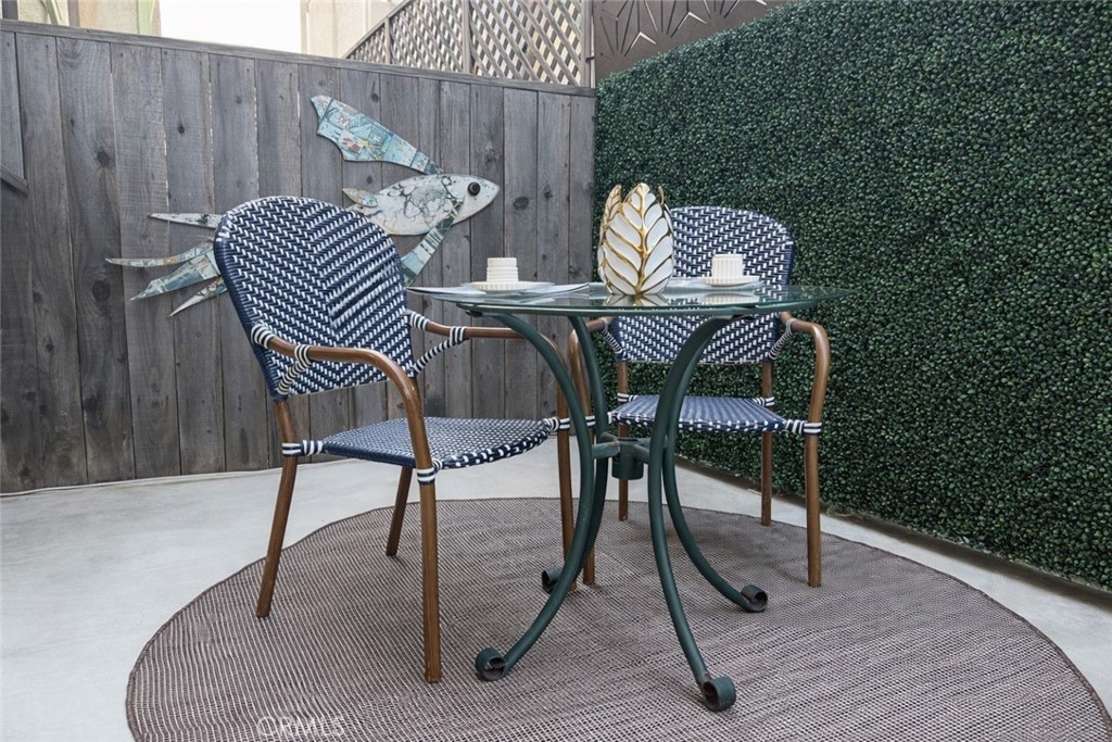 1108 18th Street, Unit 7 Santa Monica, CA 90403 - Photo 10 of 26 a view of a chairs and table in the patio