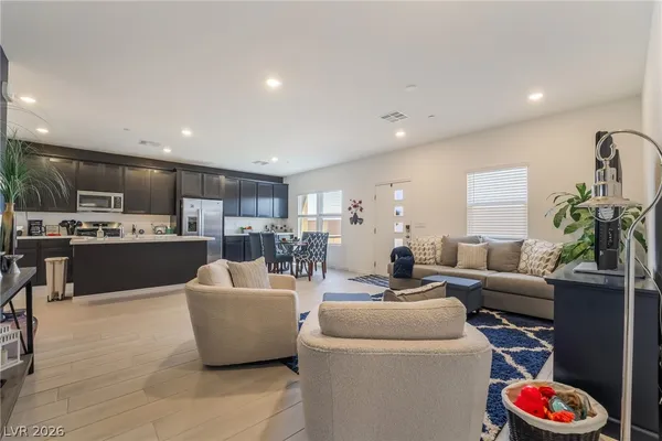 $2,750 | 292 Whitney Crest Street, Henderson, NV 89015