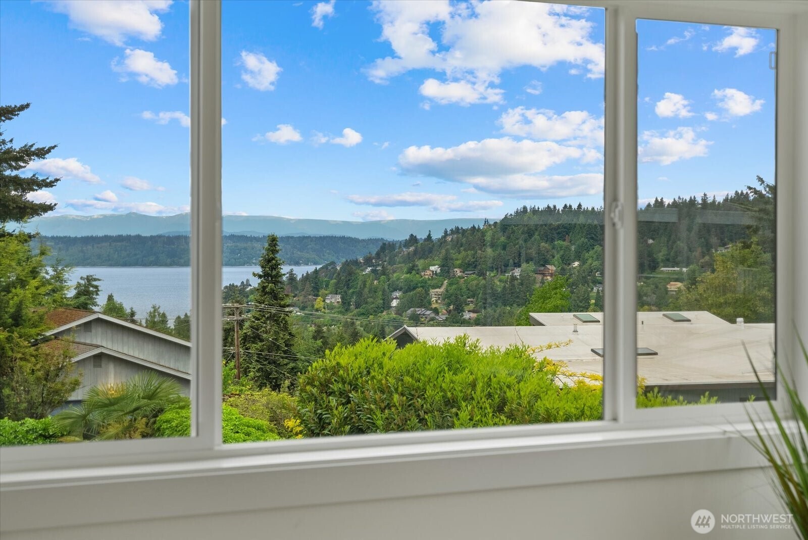 228 Southwest 183rd Street Normandy Park, WA 98166 - Photo 2 of 36