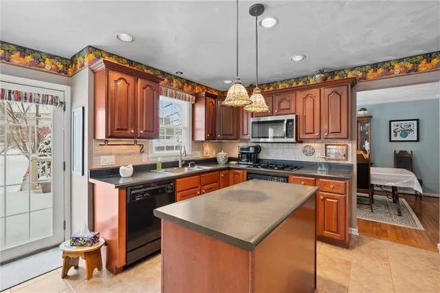 $599,900 | 1004 Deveron Court, Jeannette, PA 15644