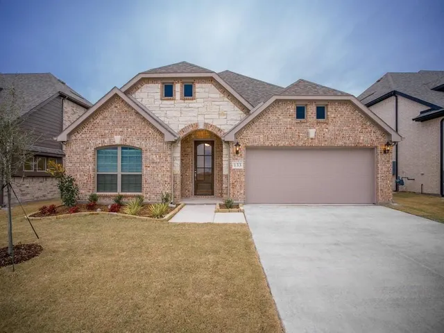 $379,990 | 133 Winterwood Drive, Lavon, TX 75166