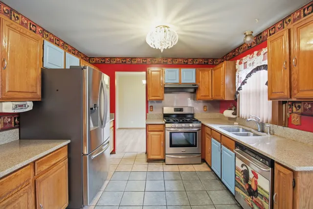 $400,000 | 1155 Hanover Drive, Batavia, IL 60510