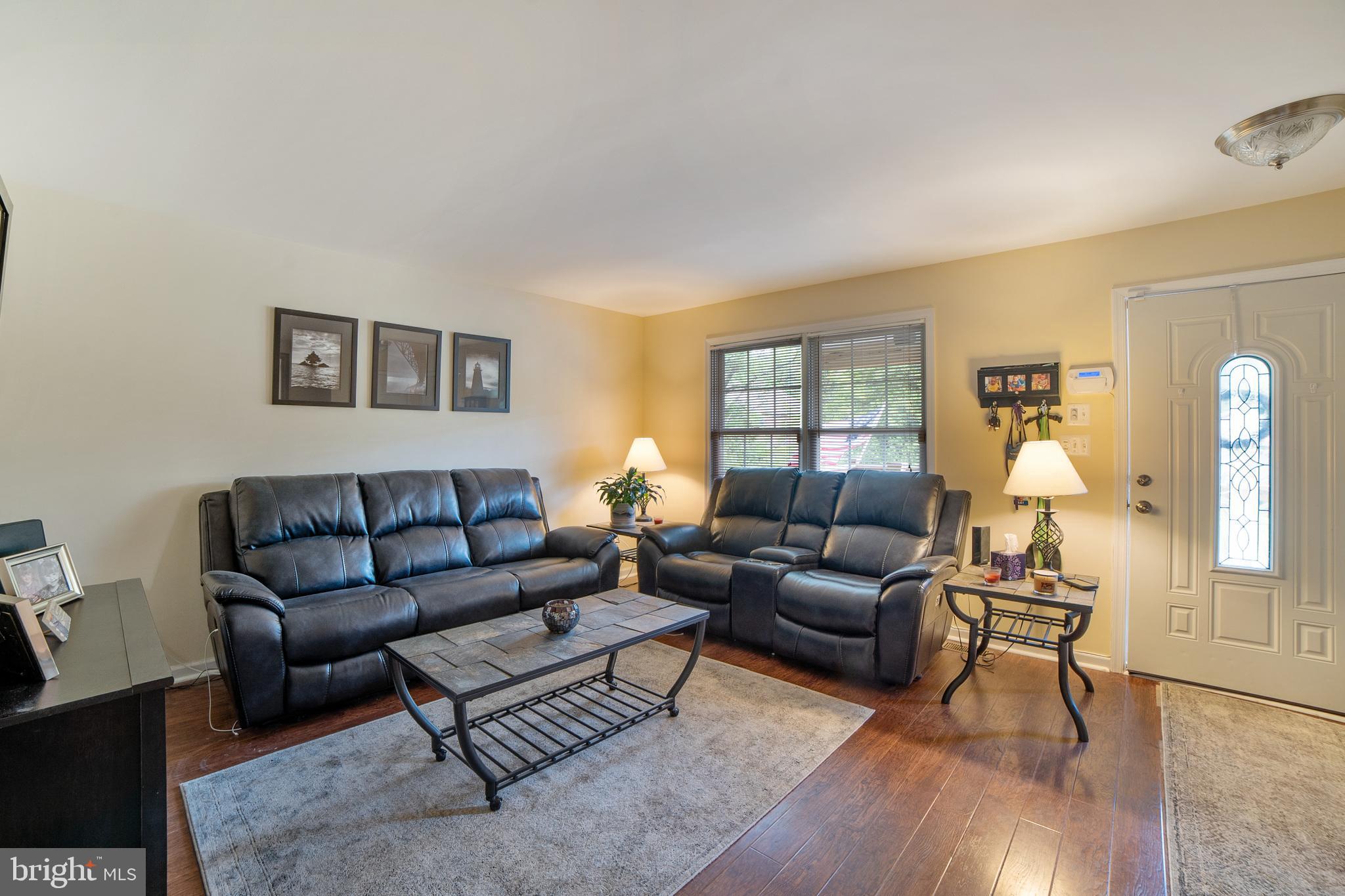 1512 Pattison Road Baltimore, MD 21221 - Photo 5 of 31 Living Room