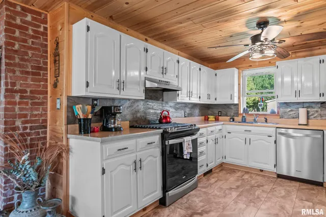 $164,900 | 308 Dayton Street, Tower Hill, IL 62571