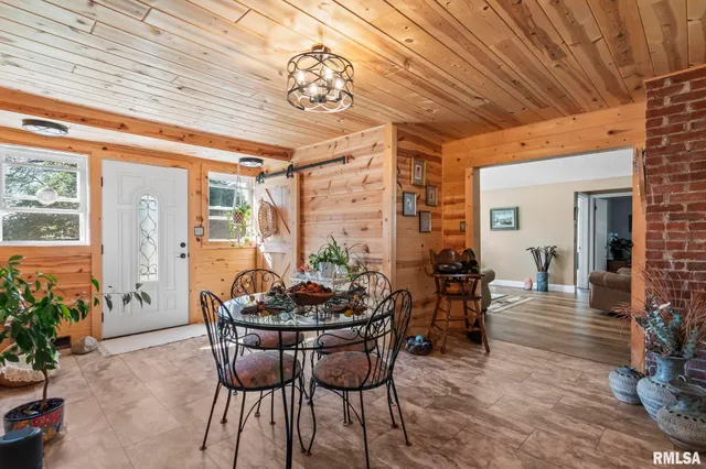 $164,900 | 308 Dayton Street, Tower Hill, IL 62571