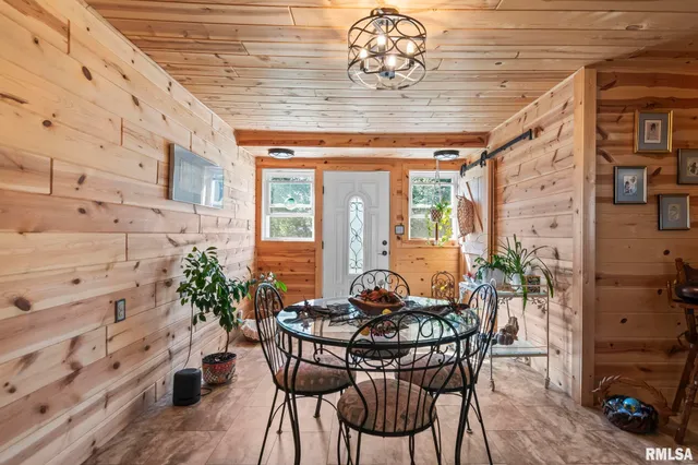 $164,900 | 308 Dayton Street, Tower Hill, IL 62571