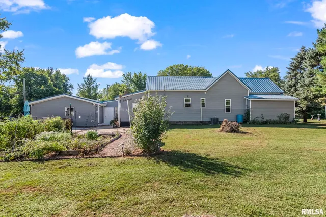 $164,900 | 308 Dayton Street, Tower Hill, IL 62571