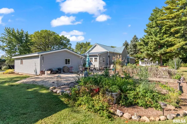 $164,900 | 308 Dayton Street, Tower Hill, IL 62571