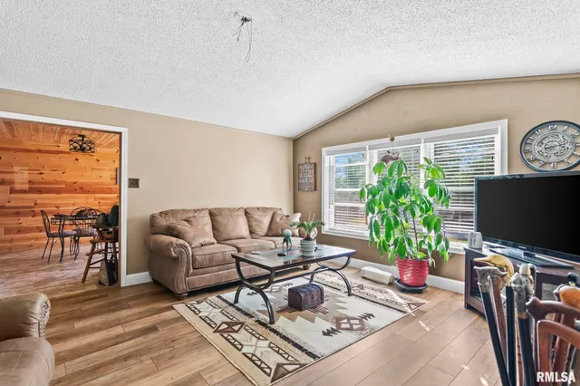 $164,900 | 308 Dayton Street, Tower Hill, IL 62571