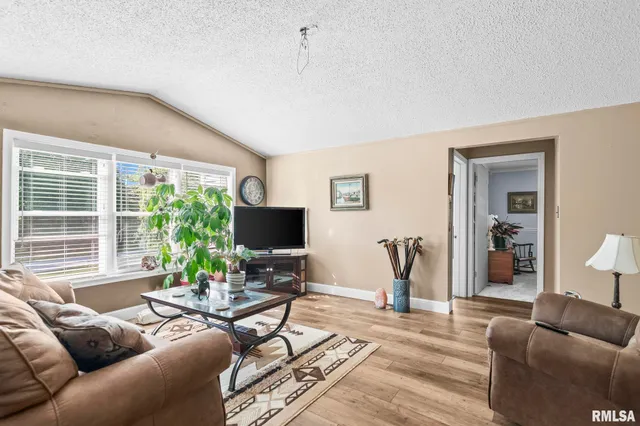 $164,900 | 308 Dayton Street, Tower Hill, IL 62571