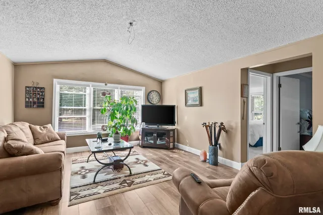 $164,900 | 308 Dayton Street, Tower Hill, IL 62571